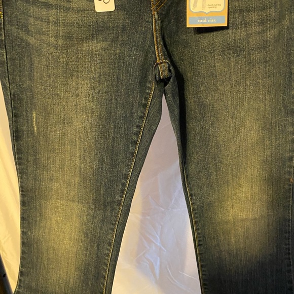 NWT Levi’s denim jeans. Size 8. - Picture 2 of 11